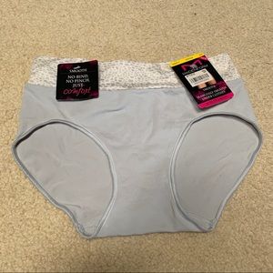 NWT Maidenform Smooth Hipster Panties